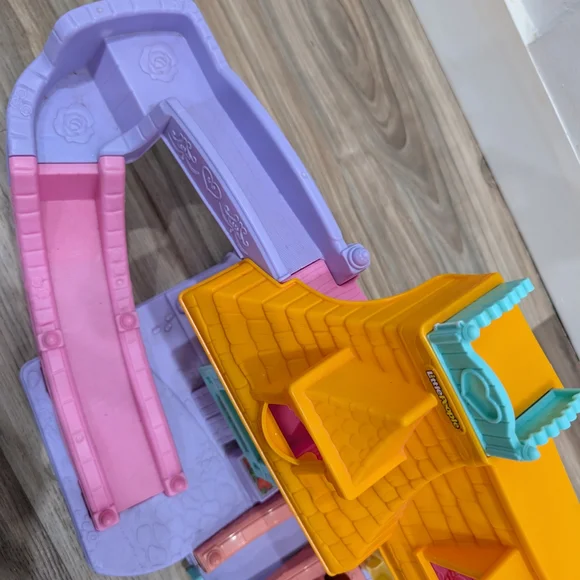 Fisher-Price Belle's Klip Klop Cottage - Picture 3 of 4